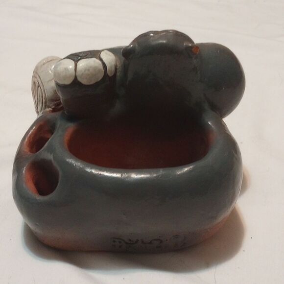 Handcrafted Hippo in Converse Clay Toothbrush Holder - Picture 4 of 8